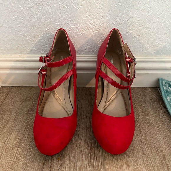 Style & Co. Red closed-toe 3 inch heels size 8 - Picture 3 of 7